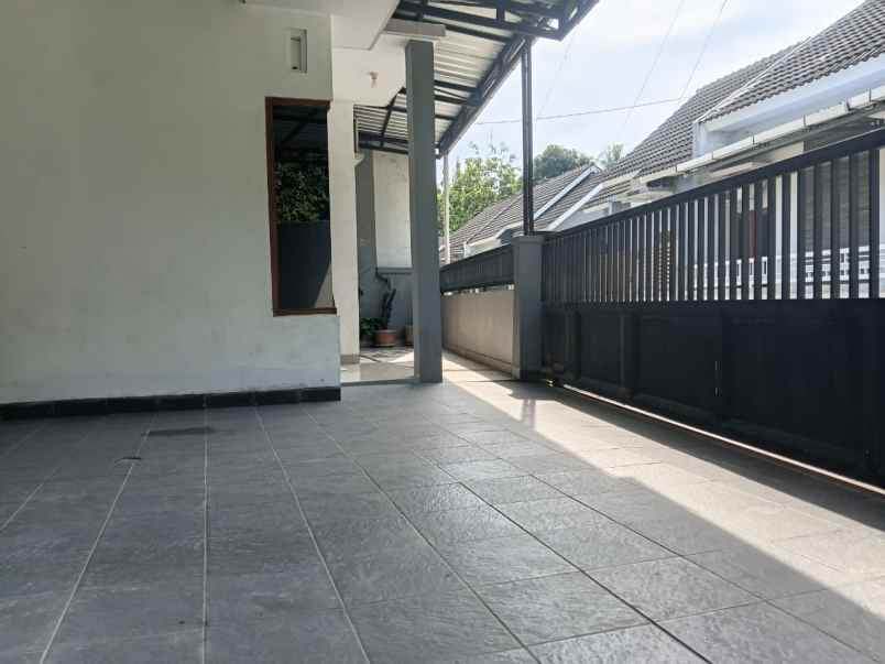 dijual rumah margodadi
