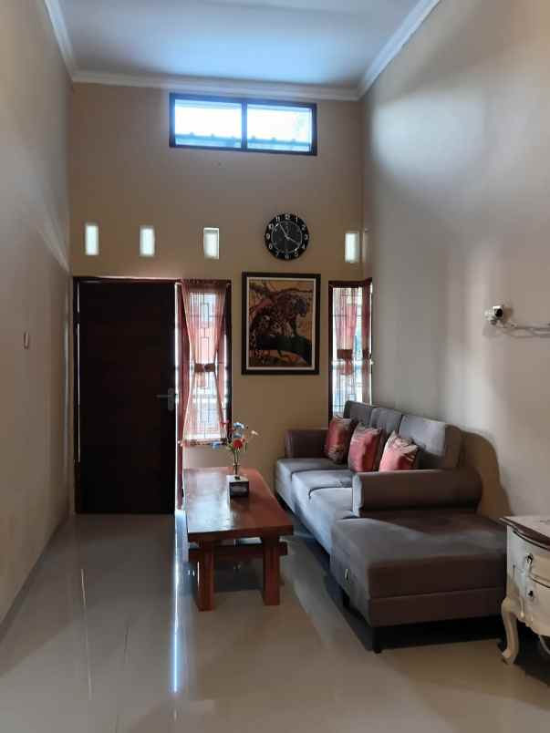 dijual rumah margodadi