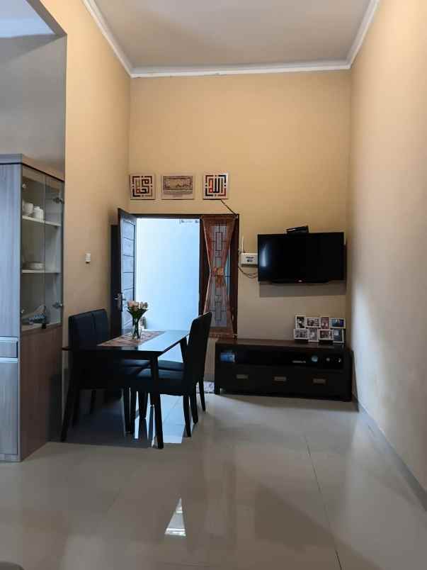 dijual rumah margodadi