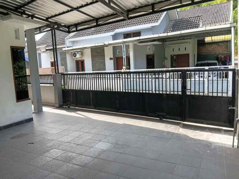 dijual rumah margodadi
