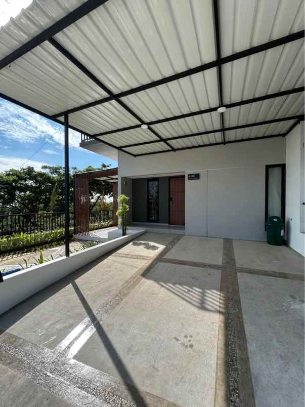 dijual rumah meteseh