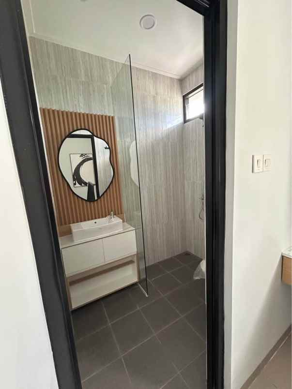 dijual rumah meteseh