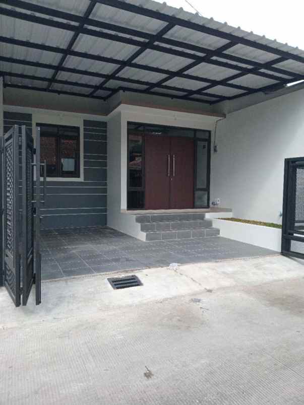 dijual rumah metro margahayu