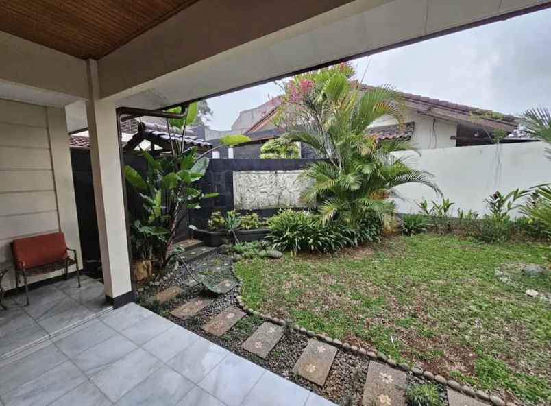 dijual rumah mewah di kawasan rempoa tangerang selatan