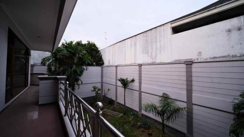 dijual rumah mewah lokasi surabaya barat nego