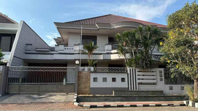 dijual rumah mewah lokasi surabaya barat nego