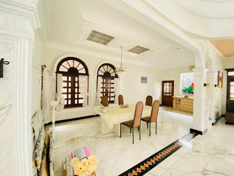 dijual rumah mewah siap huni dharmahusada indah