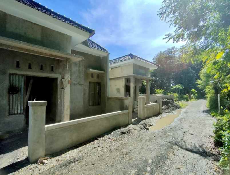 dijual rumah moyudan