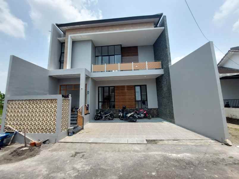 Rumah 2 Lantai Siap Huni Di Perumahan Jakal Dekat Palagan