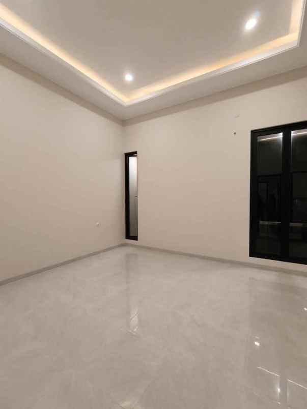 dijual rumah nginden intan