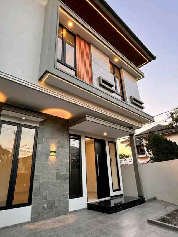 dijual rumah nginden intan