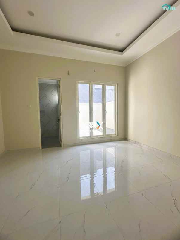 dijual rumah nginden intan timur