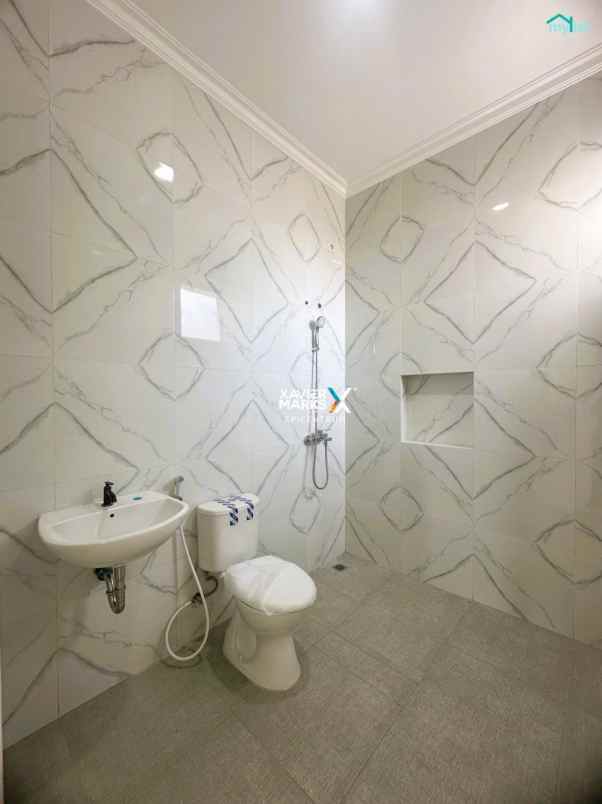 dijual rumah nginden intan timur