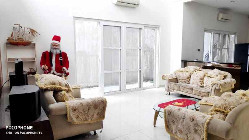 dijual rumah pakuwon city