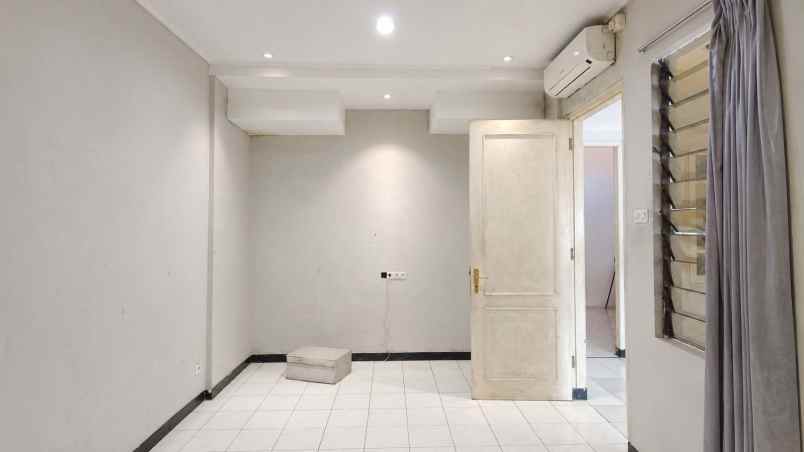 dijual rumah pakuwon city