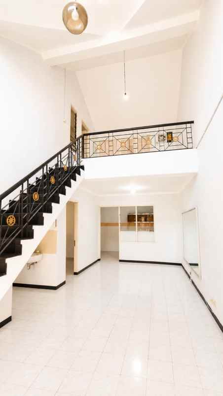 dijual rumah pakuwon city