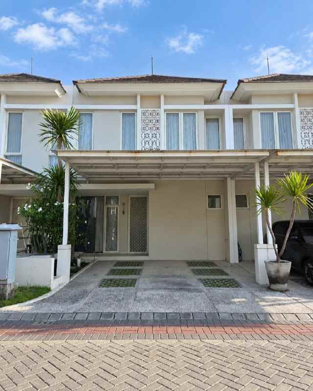dijual rumah pakuwon city