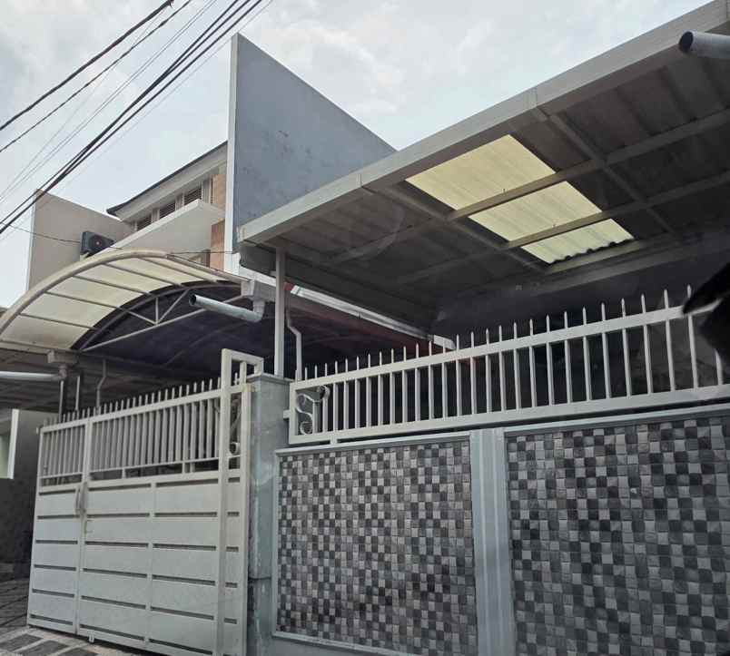 dijual rumah pakuwon city griya asri