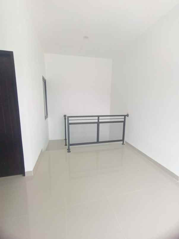 dijual rumah pasar pucung cilodong depok