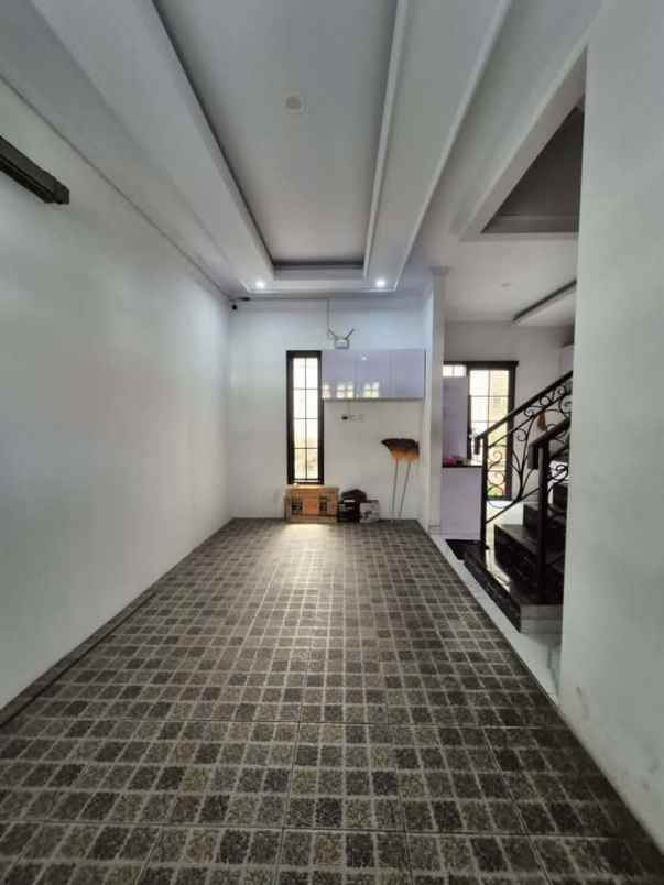 dijual rumah pegujaten