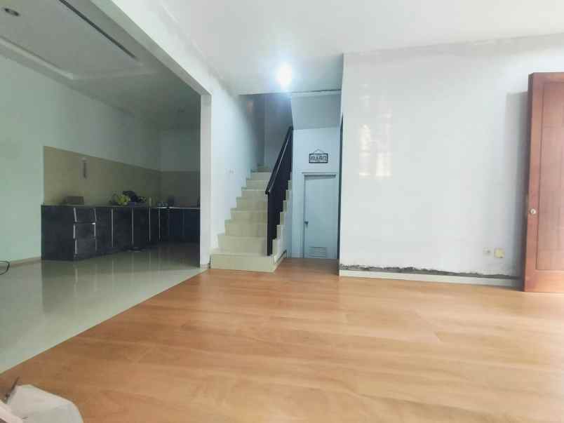 dijual rumah perumahan golden city