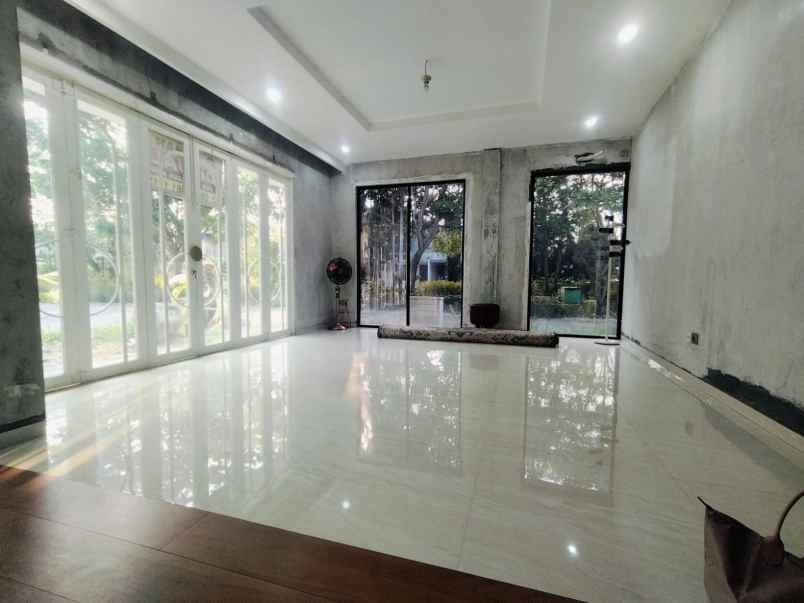 dijual rumah perumahan golden city