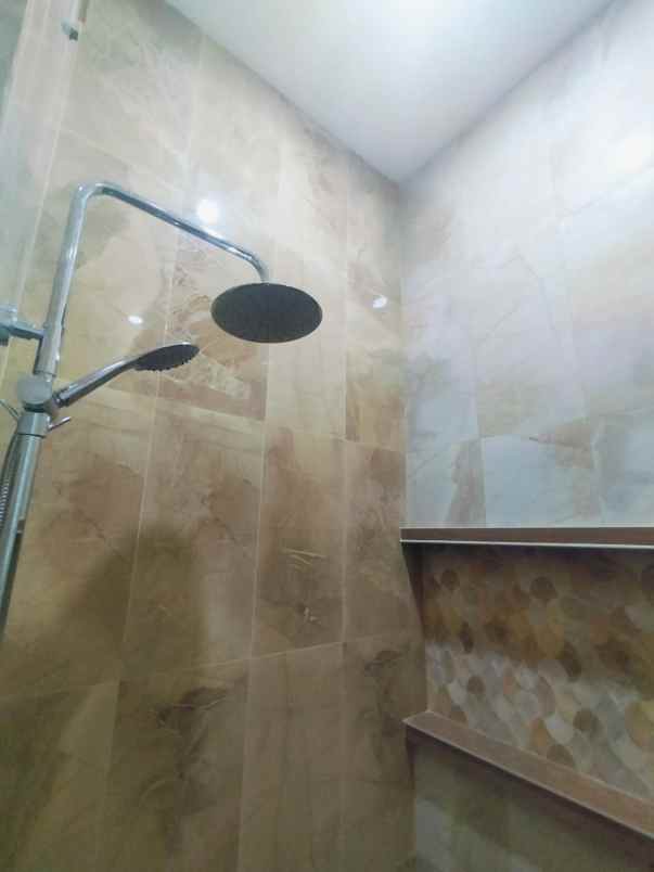 dijual rumah perumahan golden city