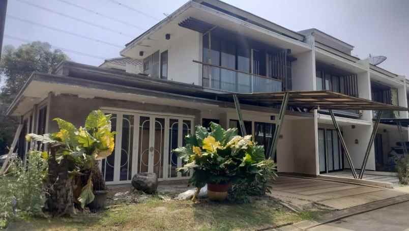 dijual rumah perumahan golden city