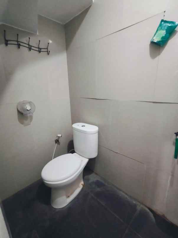 dijual rumah perumahan golden city