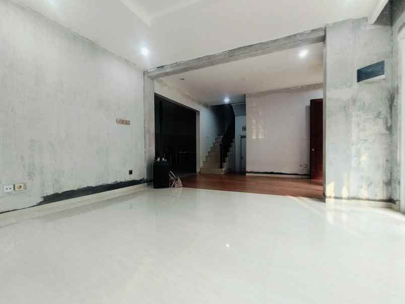 dijual rumah perumahan golden city