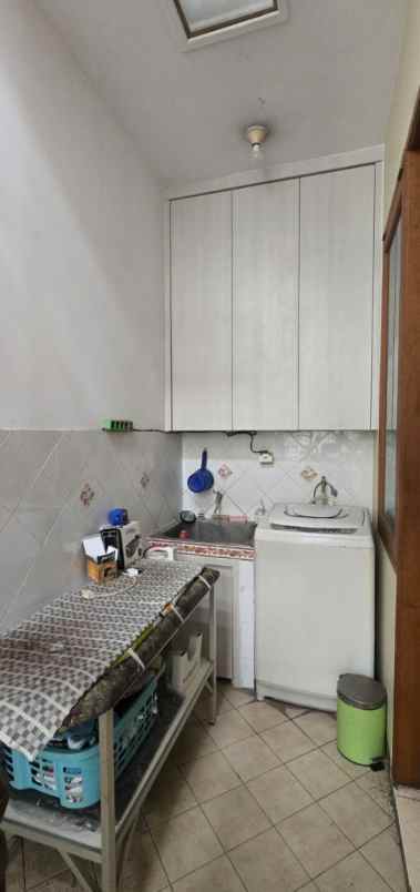 dijual rumah perumahan jatinegara baru