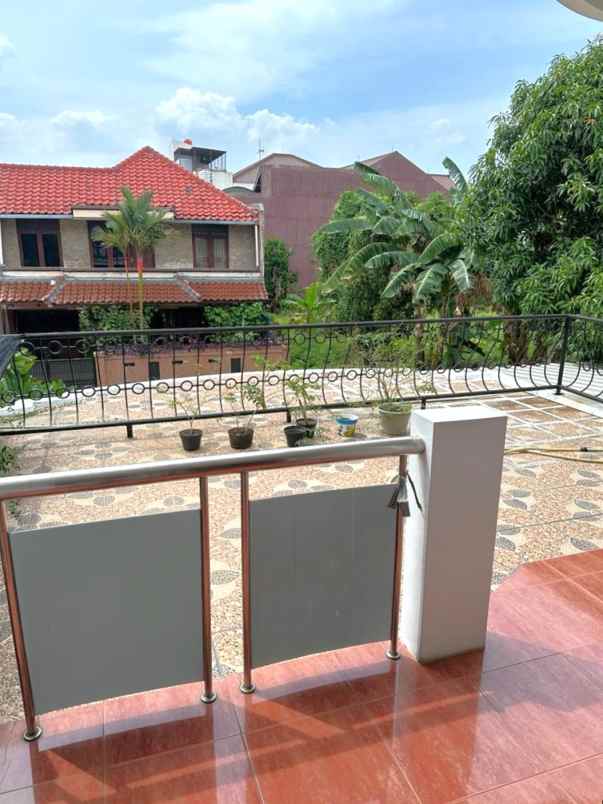 dijual rumah perumahan taman modern