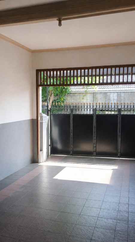 dijual rumah perumahan wisma
