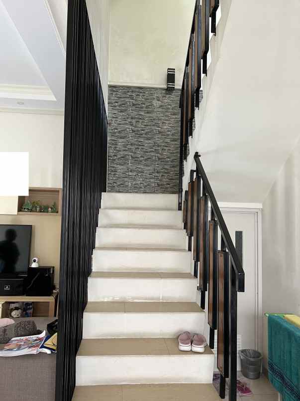 dijual rumah pondok gading utama