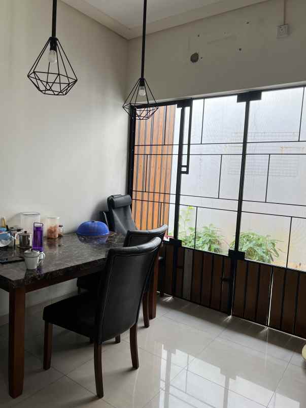 dijual rumah pondok gading utama