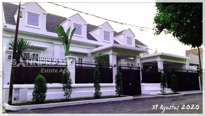 Rumah Mewah Plus Kolam Renang Dan Rooftop Kalimalang Ijh-bks