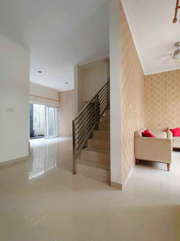 dijual rumah pondok kelapa jakarta timur