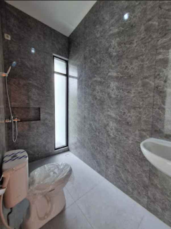 dijual rumah prapen indah