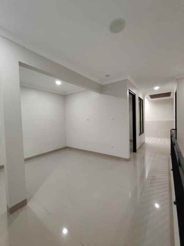 dijual rumah pulo asem
