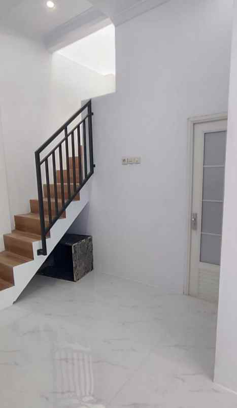 dijual rumah puri harapan