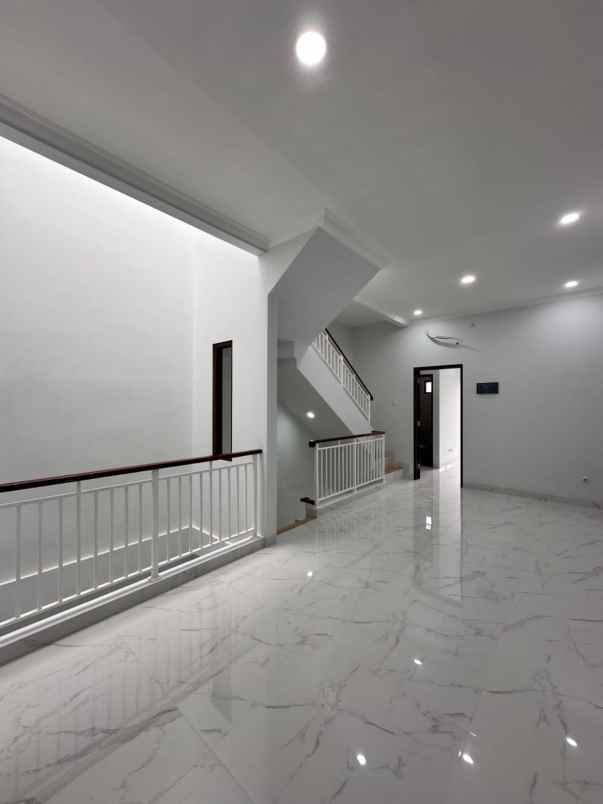 dijual rumah rawa bambu