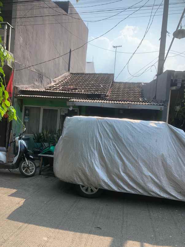dijual rumah reni jaya pamulang
