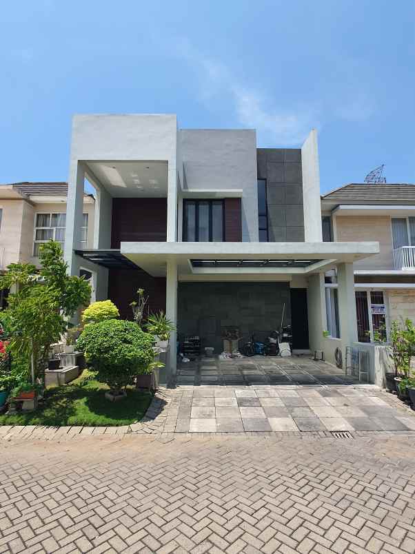 dijual rumah royal residence
