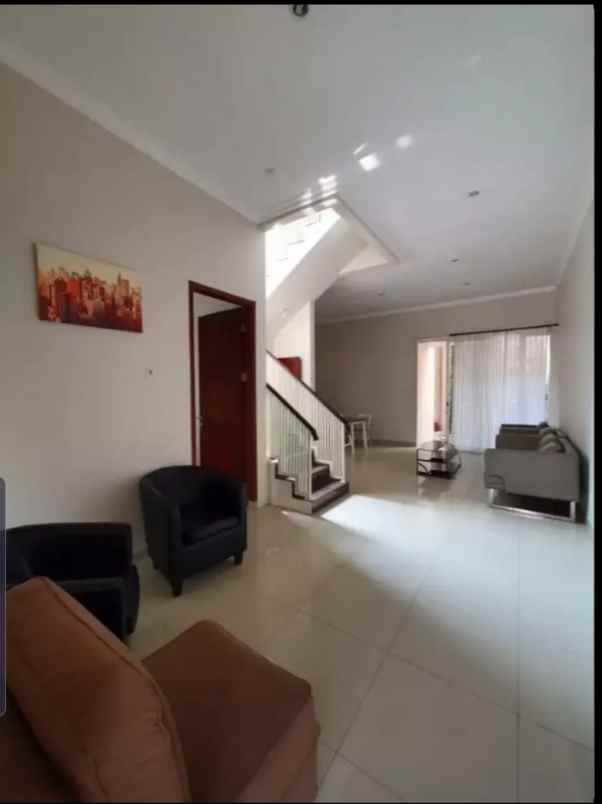 dijual rumah royal residence