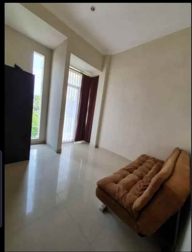 dijual rumah royal residence