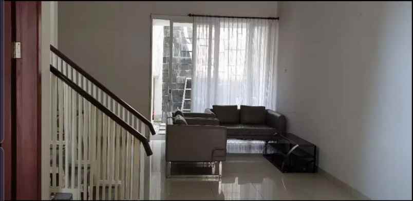dijual rumah royal residence