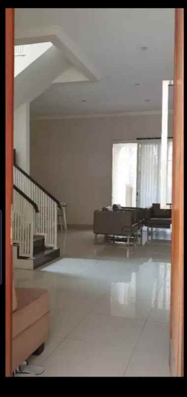 dijual rumah royal residence