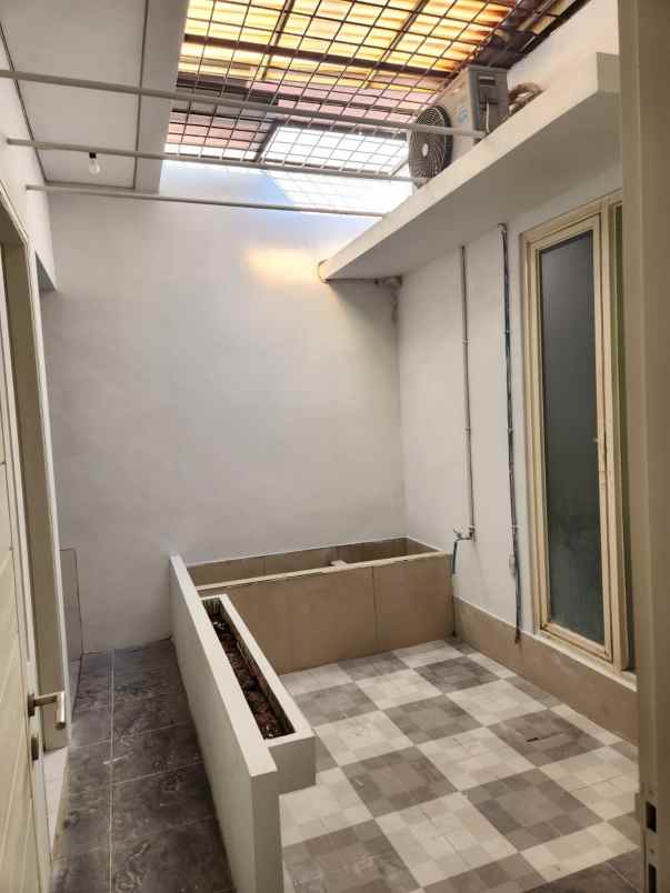 dijual rumah rungkut asri tengah