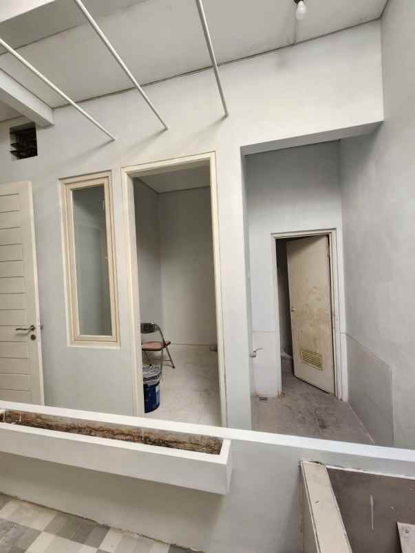 dijual rumah rungkut asri tengah