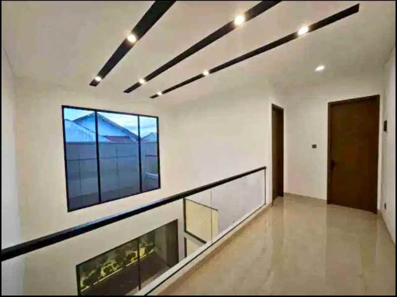 dijual rumah rungkut asri utara